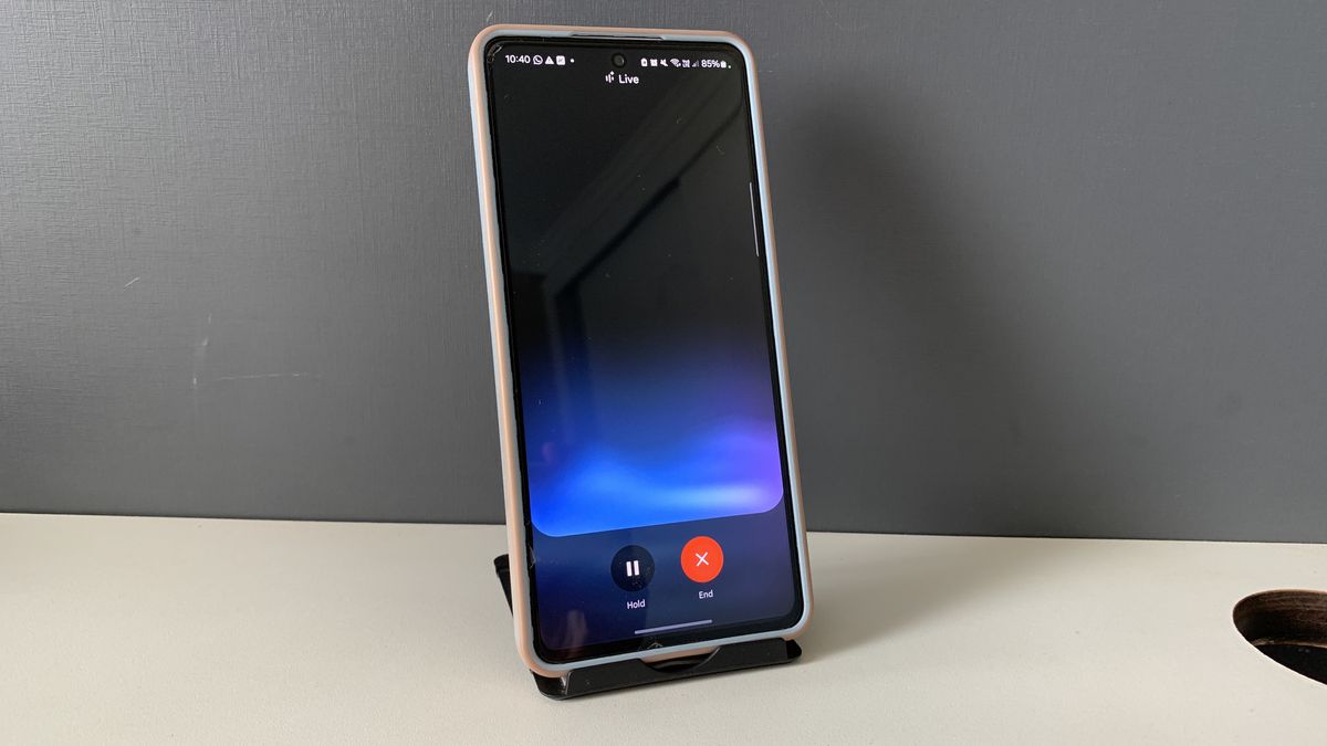 Gemini Live rozumie długie rozmowy. 7 komend, które działają