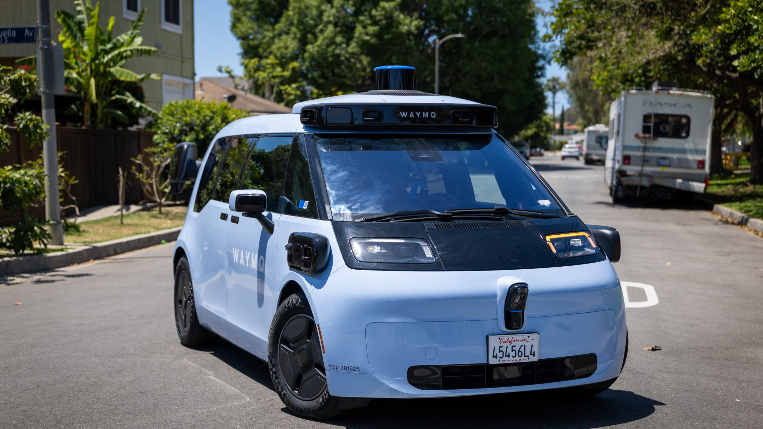 Darmowe Waymo w Kalifornii? Dzięki opóźnieniu regulatora