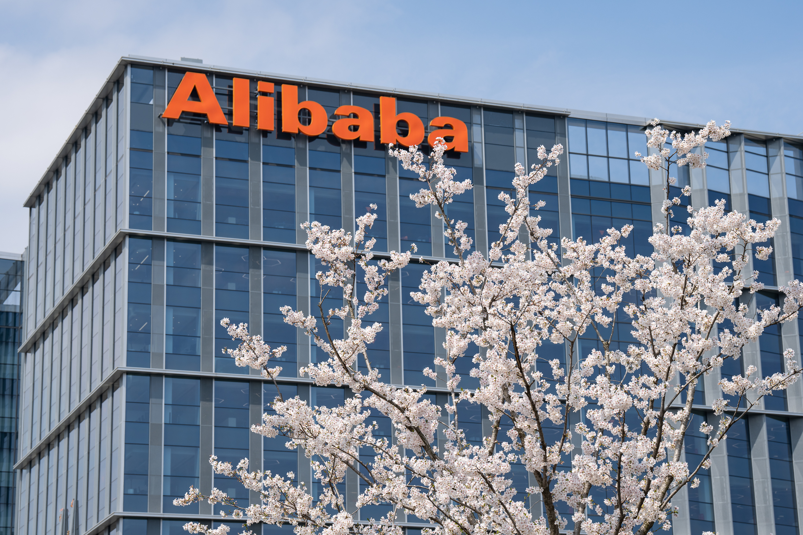 Alibaba wypuszcza Qwen3.8 - 2,4 biliona parametrów w modelu