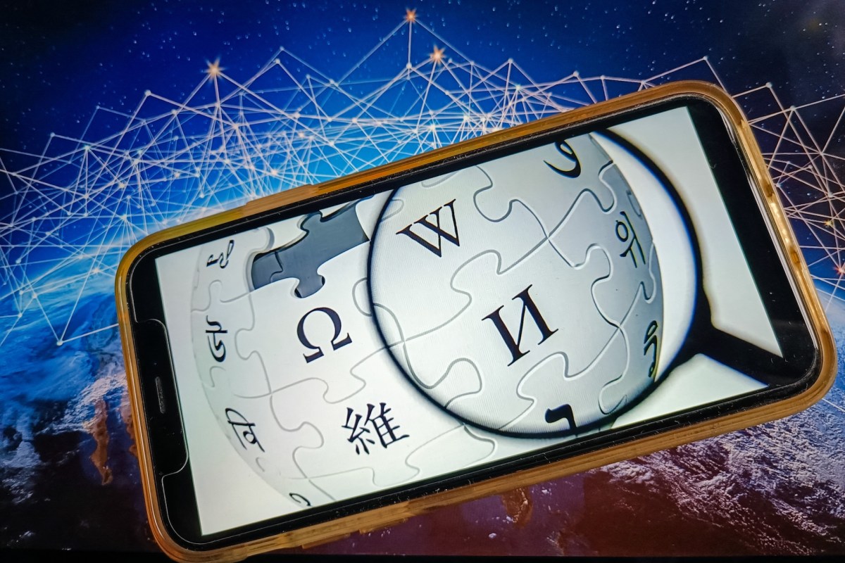 Wikipedia uczy, jak rozpoznać tekst pisany przez AI