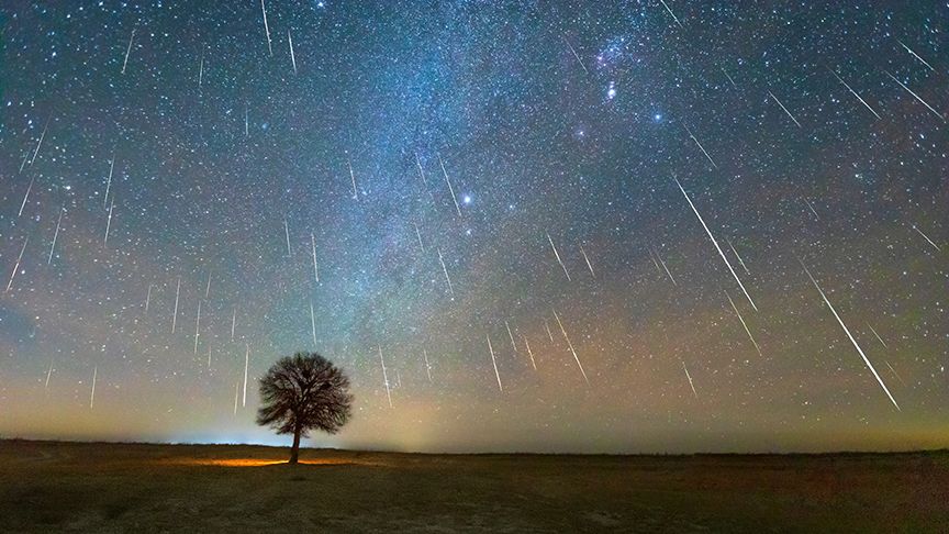 Geminidy 2025: najpiękniejszy deszcz meteorów w roku