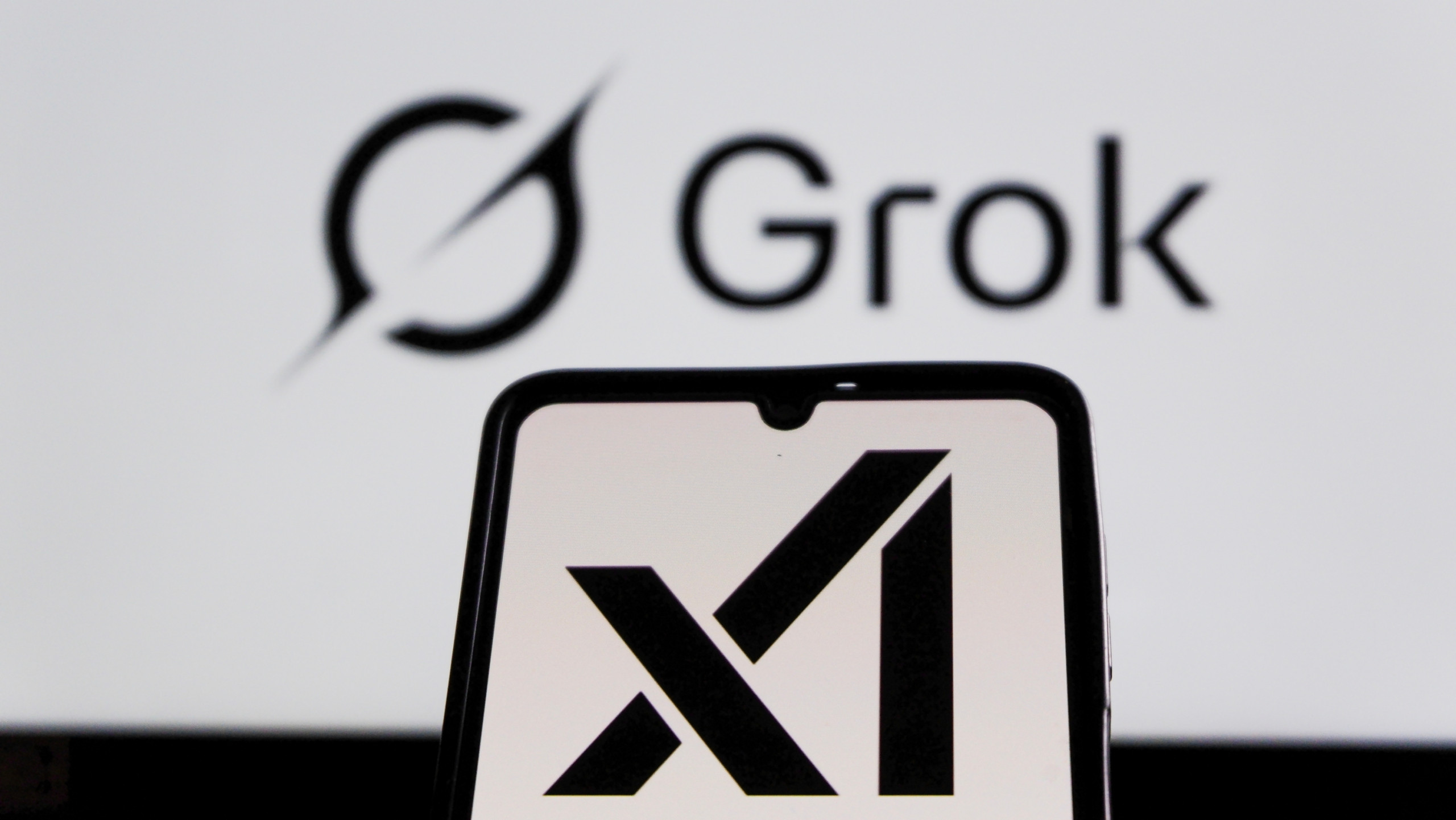 Grok Muska generuje obrazy seksualizujące dzieci. FBI wszczęło śledztwo