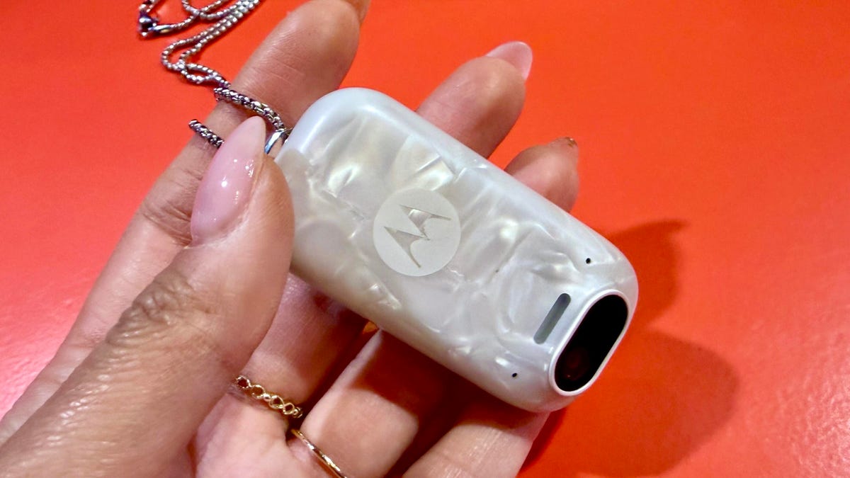 Lenovo Qira – asystent AI, który działa na wszystkich urządzeniach