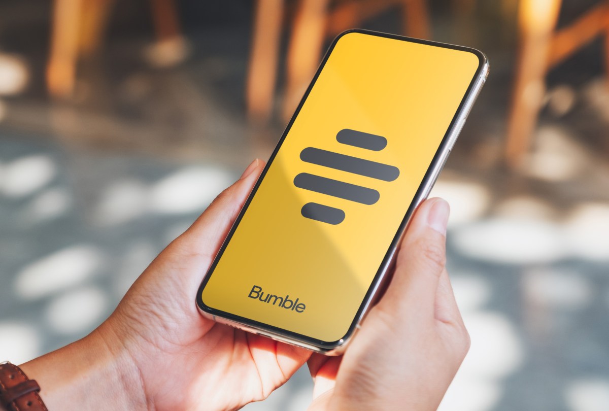 Bumble kończy z przesuwaniem. AI dobierze Ci partnera